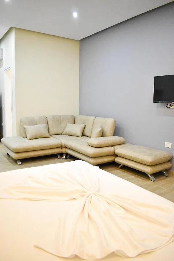 Delmar Apartments Golem