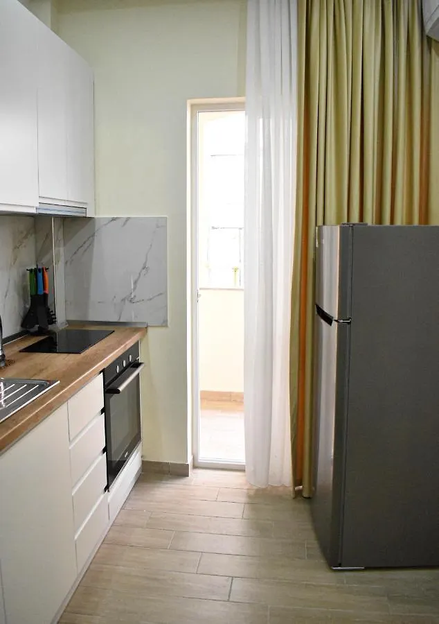 Delmar Apartments ゴーレム