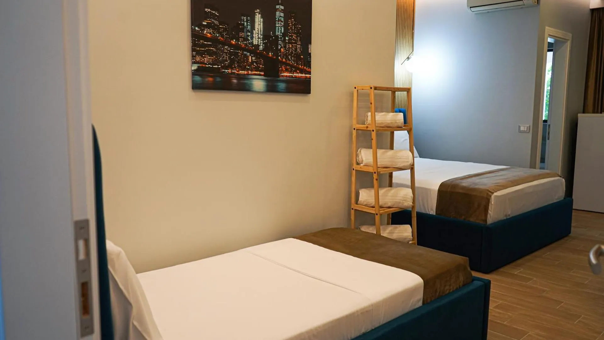Delmar Apartments Golem